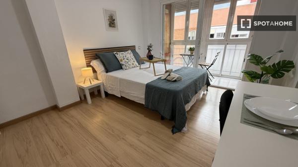 Habitación en piso compartido de 4 habitaciones Alcalá de Henares.