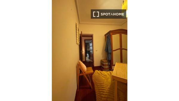 Se alquila habitación en Antiguo, San Sebastián