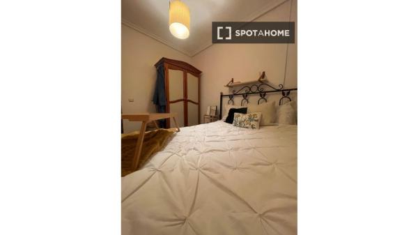 Se alquila habitación en Antiguo, San Sebastián