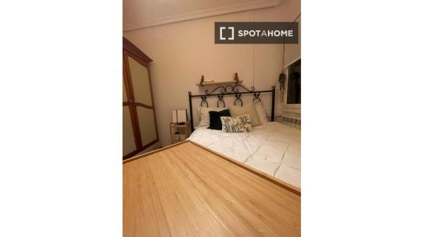 Se alquila habitación en Antiguo, San Sebastián