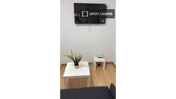 Room in shared 4-bed flat Alcalá de Henares.