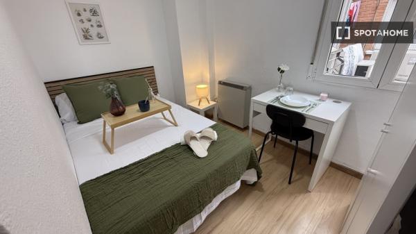 Habitación en piso compartido de 4 habitaciones Alcalá de Henares.
