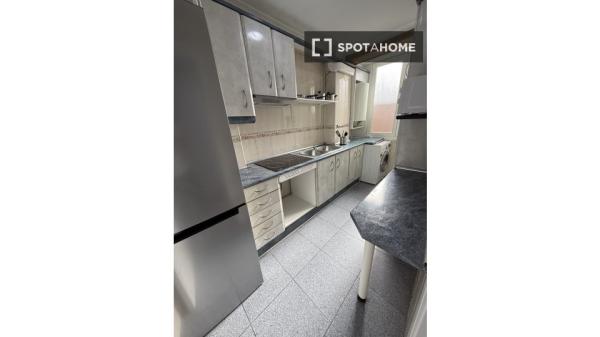 Room in shared 4-bed flat Alcalá de Henares.