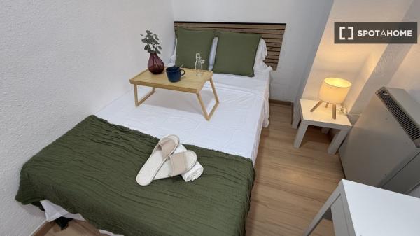 Habitación en piso compartido de 4 habitaciones Alcalá de Henares.