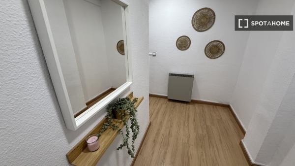 Room in shared 4-bed flat Alcalá de Henares.