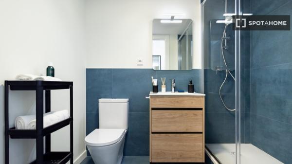 Habitación en piso compartido en barcelona.