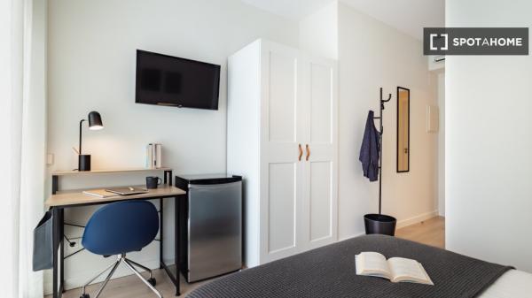 Habitación en piso compartido en barcelona.