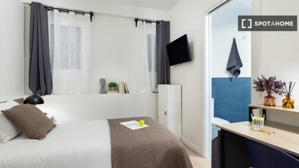 Habitación en piso compartido en barcelona.