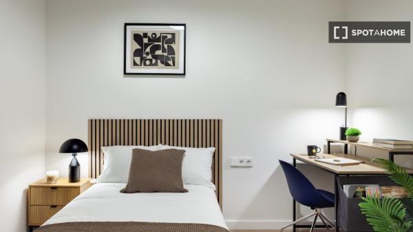 Habitación en piso compartido en barcelona.
