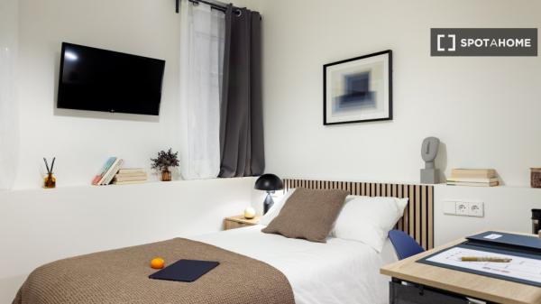Habitación en piso compartido en barcelona.