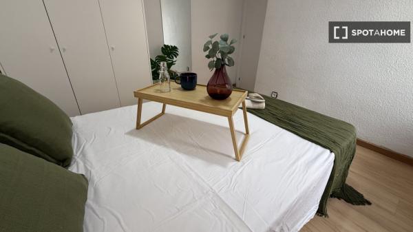Habitación en piso compartido de 4 habitaciones Alcalá de Henares.