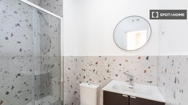 Habitación en piso compartido en madrid.